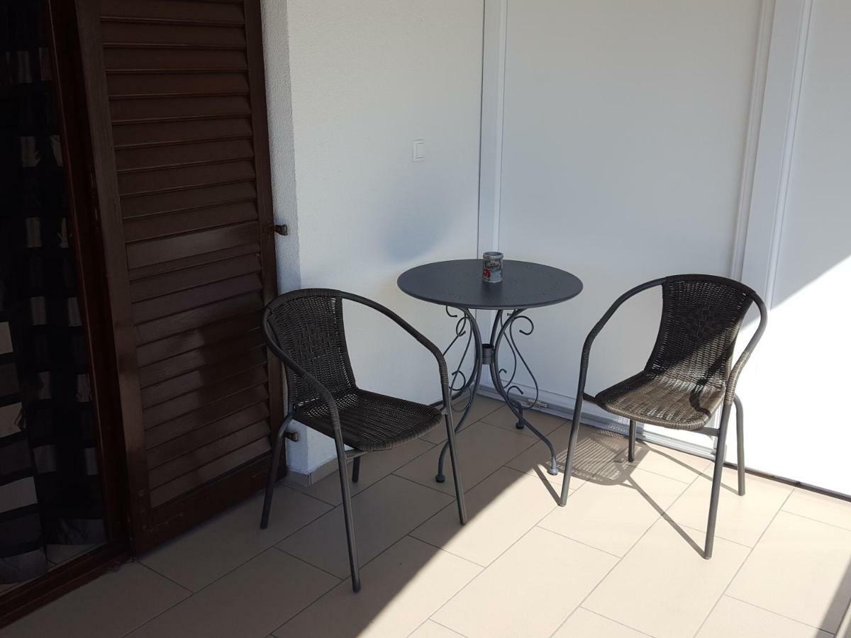 Apartments Merion Starigrad Paklenica Exterior photo