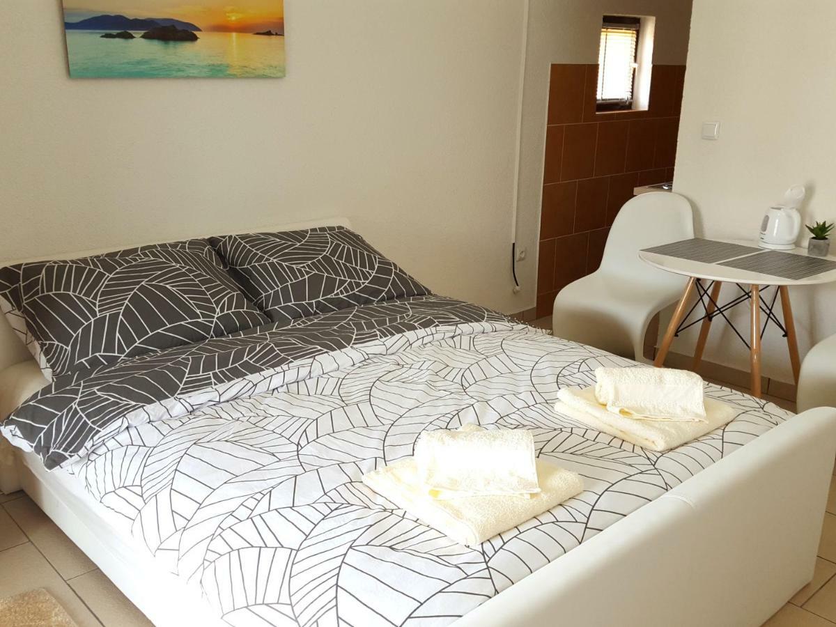 Apartments Merion Starigrad Paklenica Exterior photo